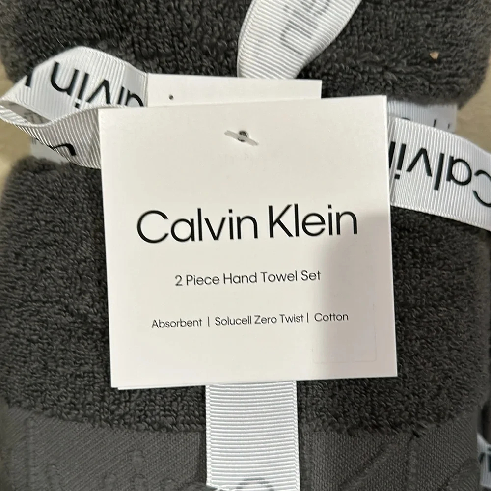 NWT Calvin Klein hand towels and washcloth set